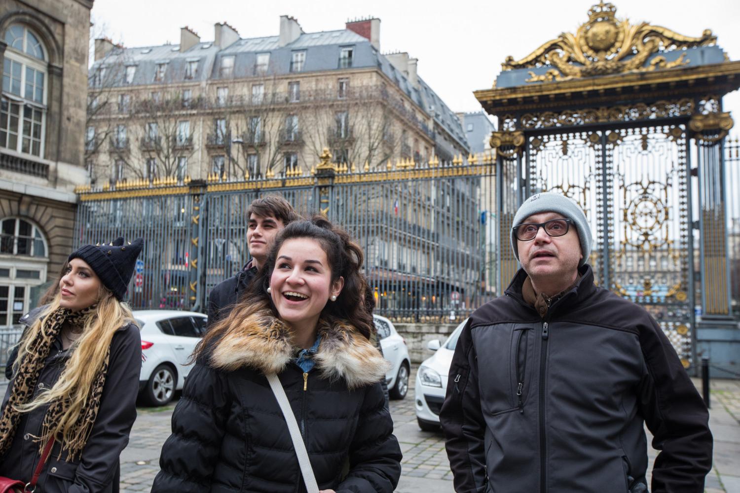 <a href='http://9xy4.xsdvoip.com'>全球十大赌钱排行app</a>学院法语教授Pascal Rollet带领学生们到巴黎游学.